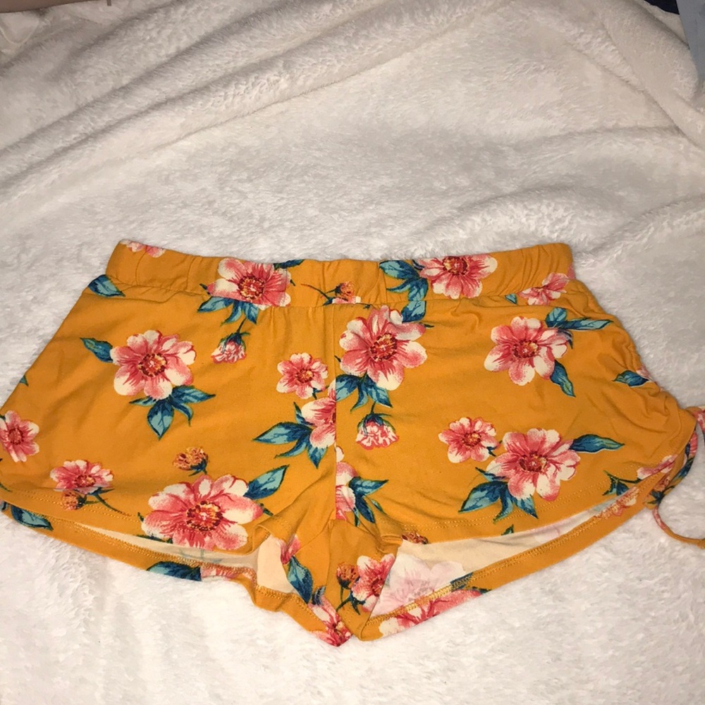 Floral shorts💐